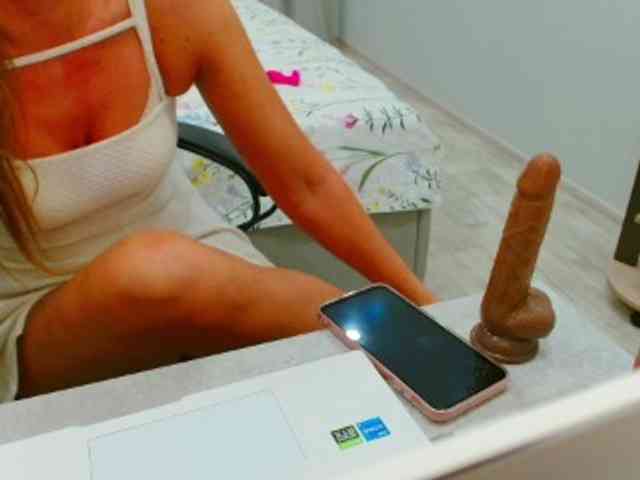 JuicyGloss webcam