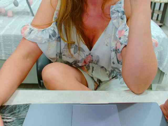 JuicyGloss webcam