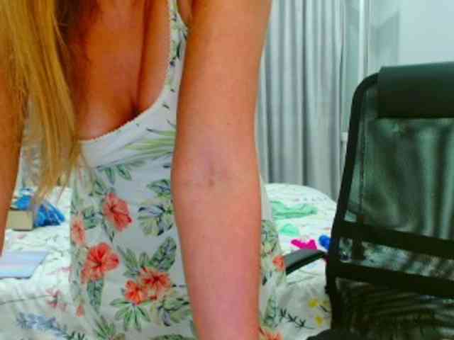 JuicyGloss webcam