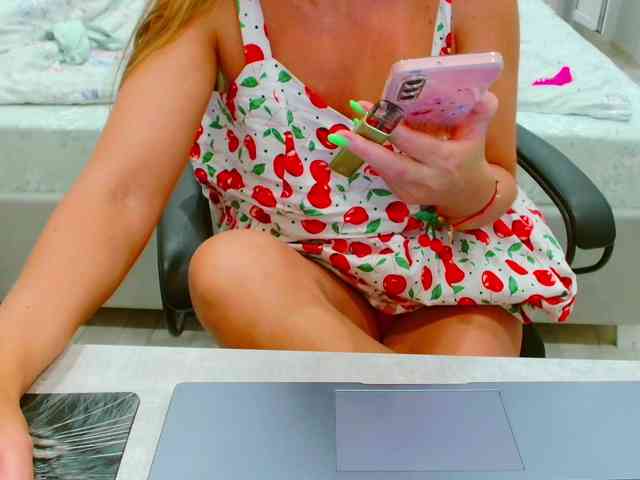 JuicyGloss webcam