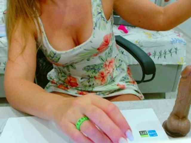 JuicyGloss webcam