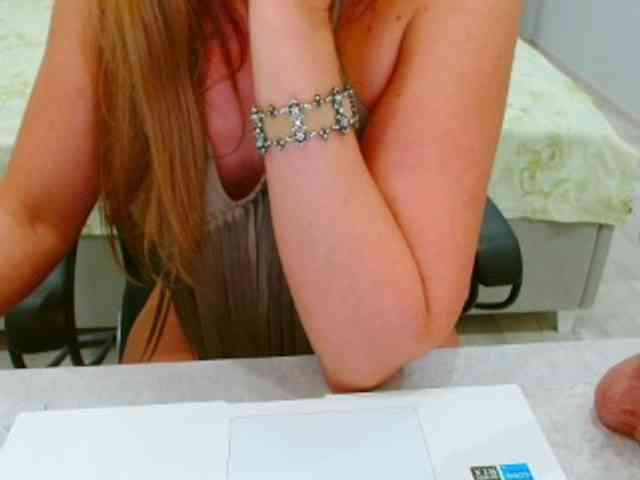 JuicyGloss webcam
