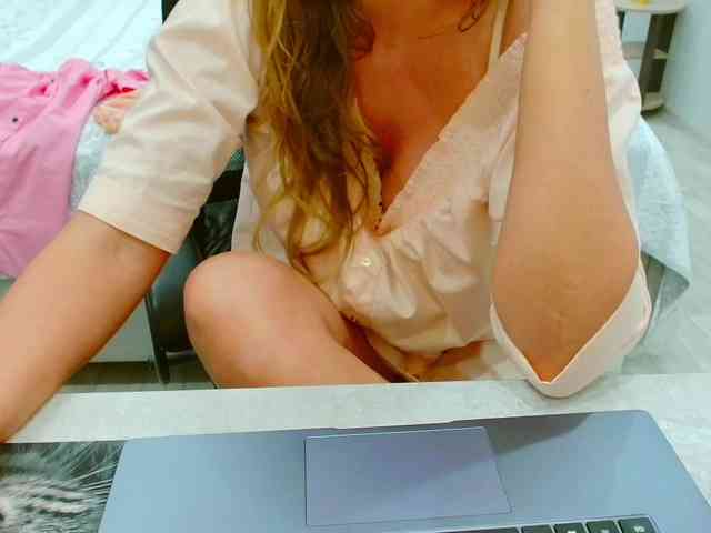 JuicyGloss webcam