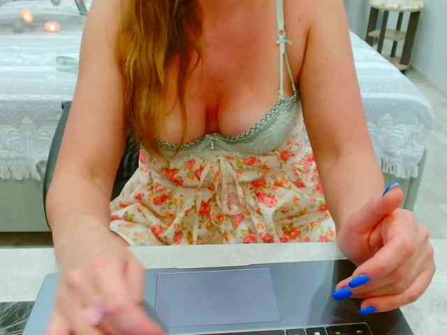 JuicyGloss webcam
