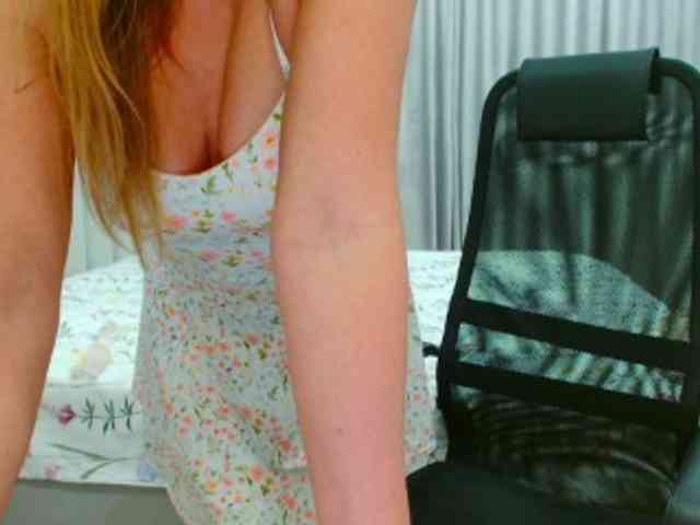 JuicyGloss webcam
