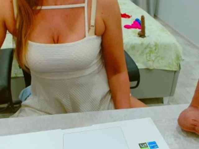 JuicyGloss webcam