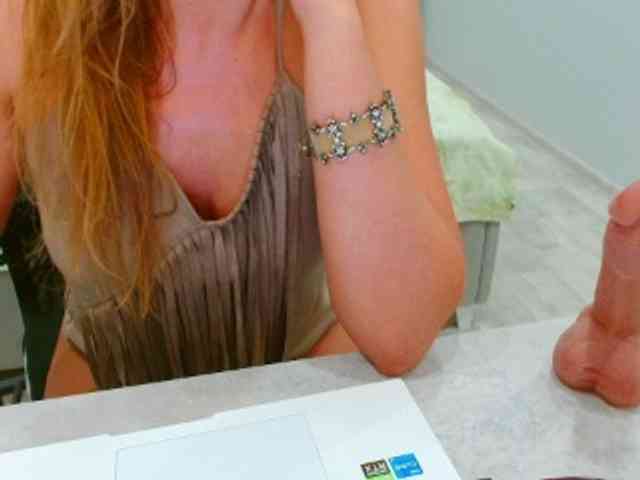 JuicyGloss webcam