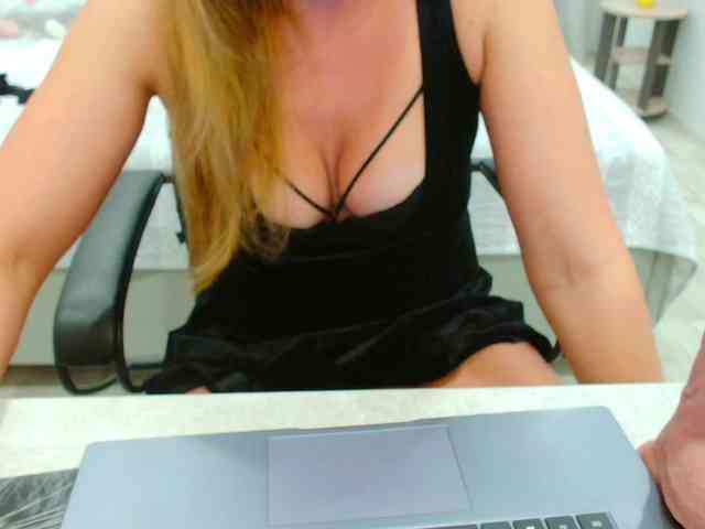 JuicyGloss webcam