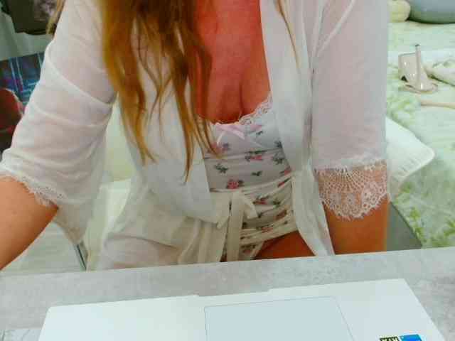 JuicyGloss webcam