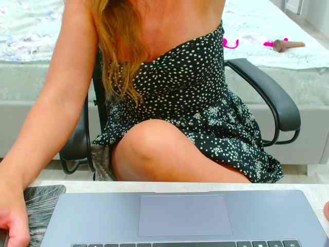 JuicyGloss webcam