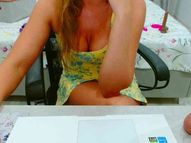 JuicyGloss webcam