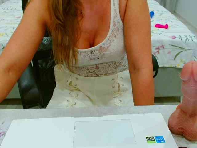 JuicyGloss webcam