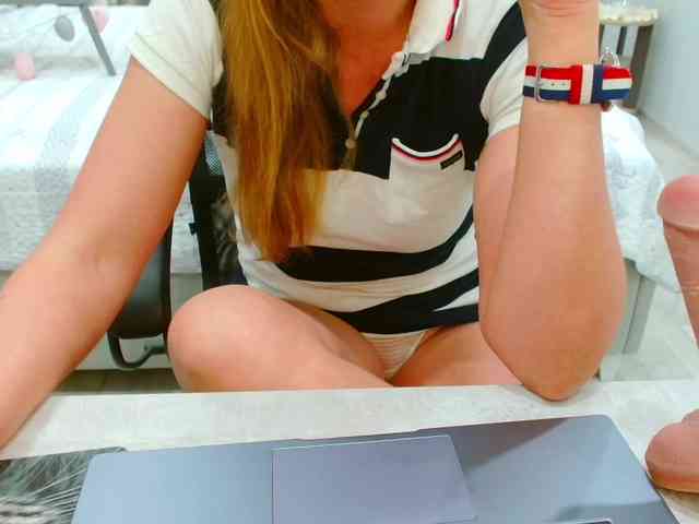 JuicyGloss webcam