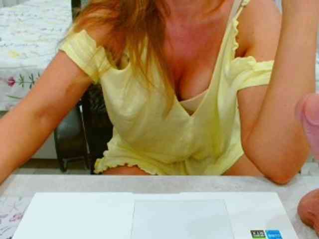 JuicyGloss webcam