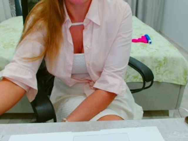 JuicyGloss webcam