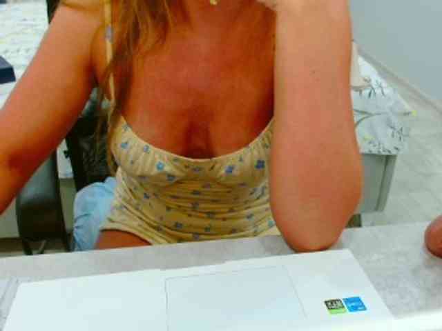JuicyGloss webcam