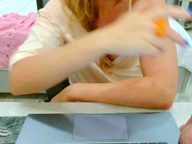 JuicyGloss webcam