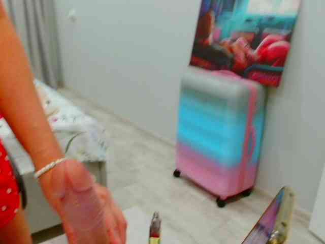 JuicyGloss webcam