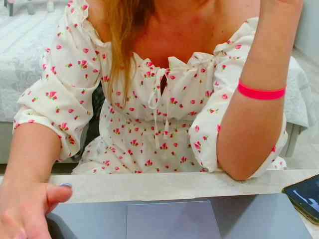 JuicyGloss webcam