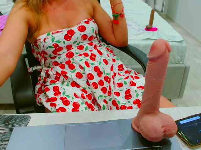JuicyGloss webcam