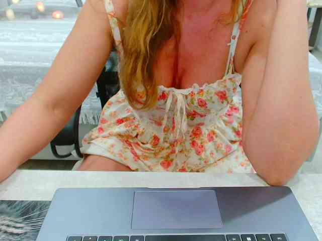 JuicyGloss webcam