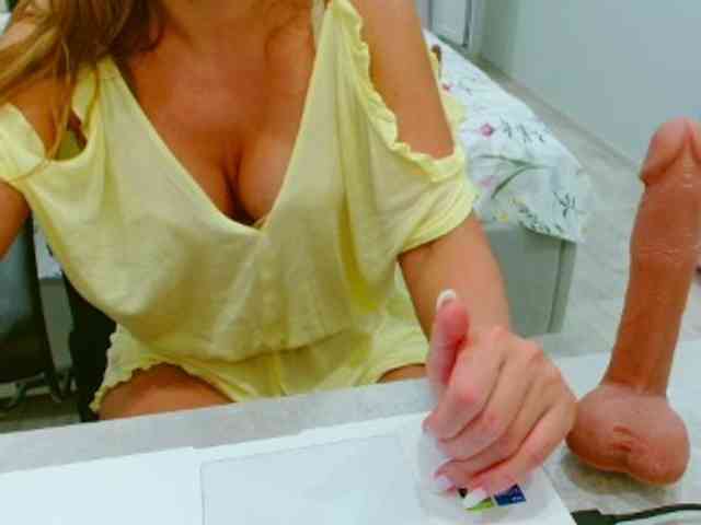 JuicyGloss webcam