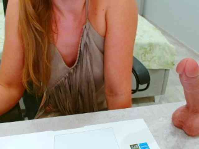 JuicyGloss webcam