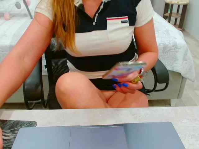 JuicyGloss webcam