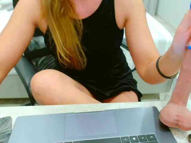 JuicyGloss webcam