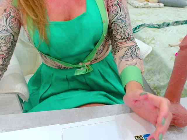 JuicyGloss webcam