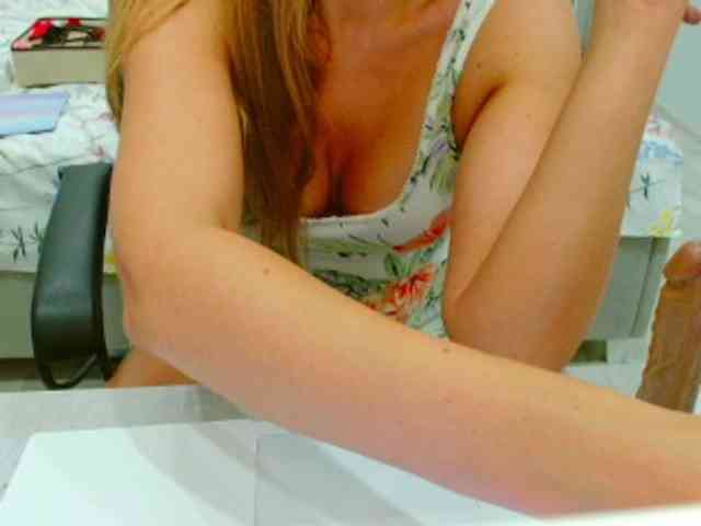 JuicyGloss webcam