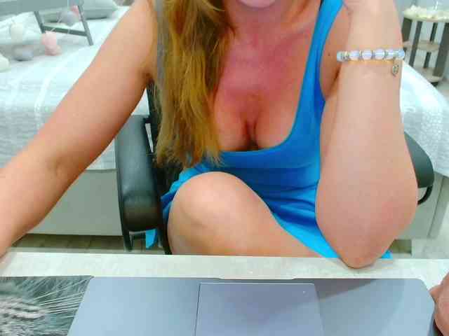 JuicyGloss webcam