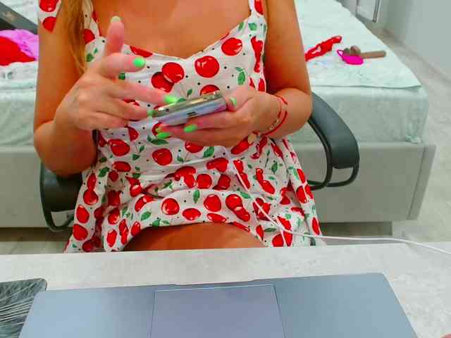 JuicyGloss webcam