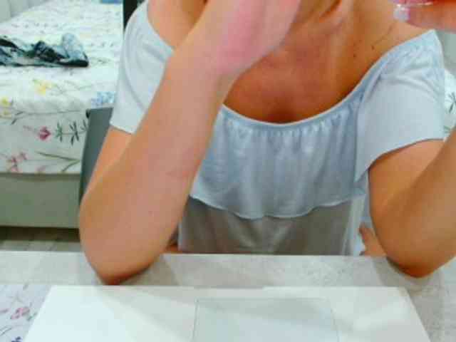 JuicyGloss webcam