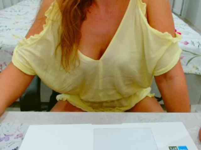 JuicyGloss webcam