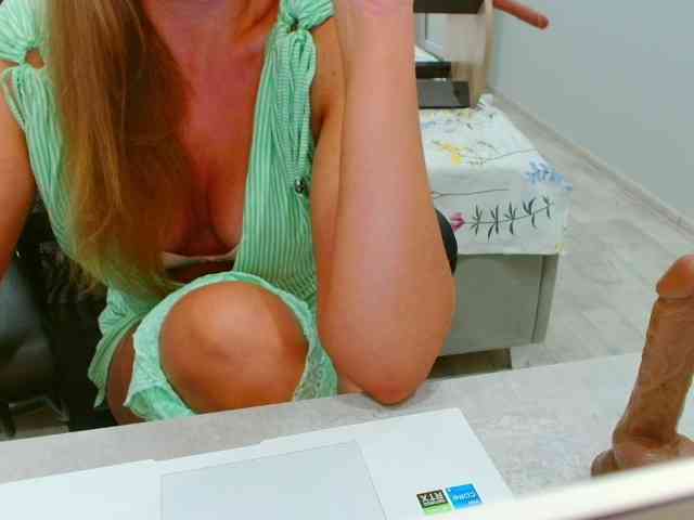 JuicyGloss webcam