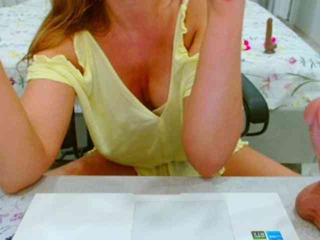 JuicyGloss webcam