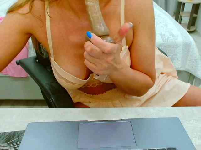 JuicyGloss webcam