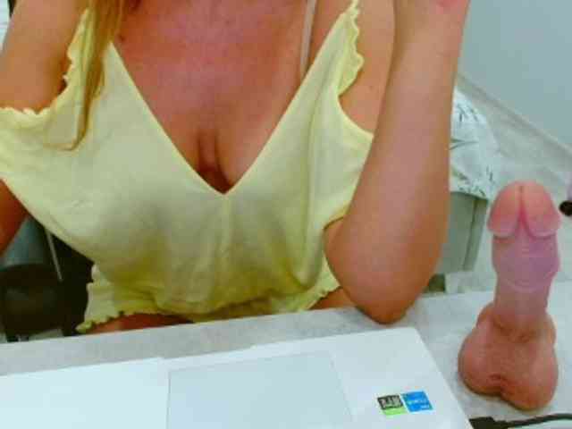 JuicyGloss webcam
