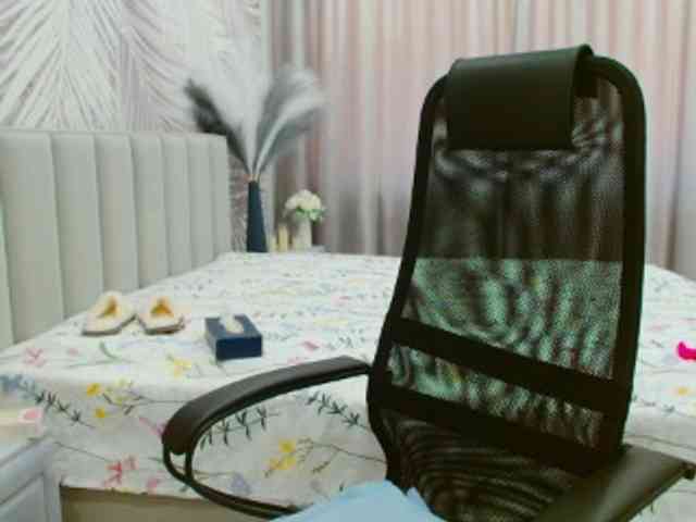 JuicyGloss webcam