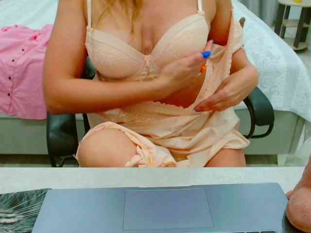 JuicyGloss webcam