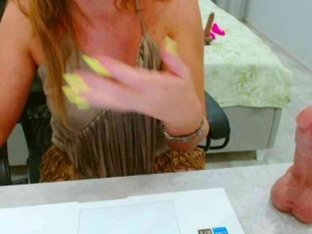 JuicyGloss webcam