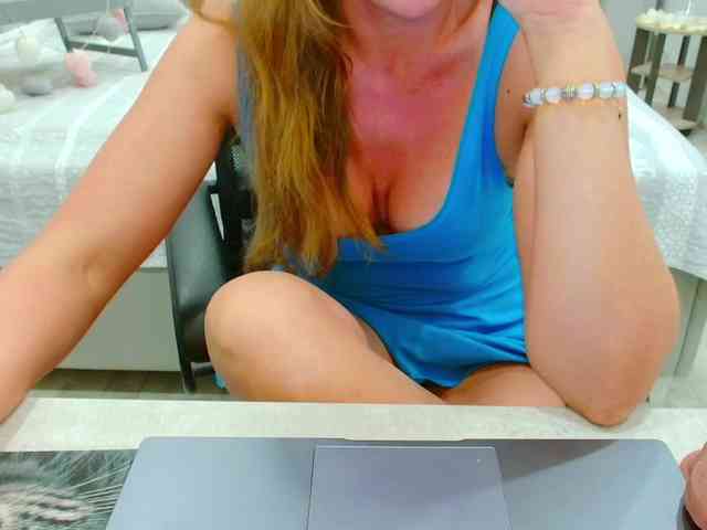 JuicyGloss webcam