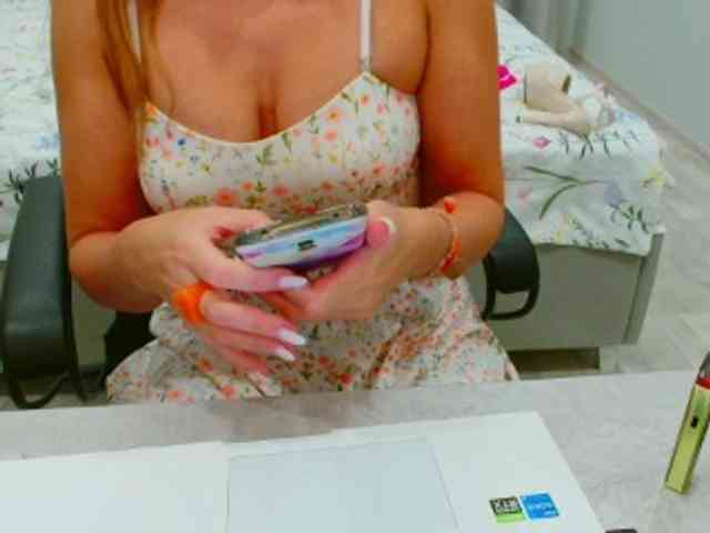JuicyGloss webcam