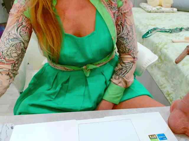 JuicyGloss webcam