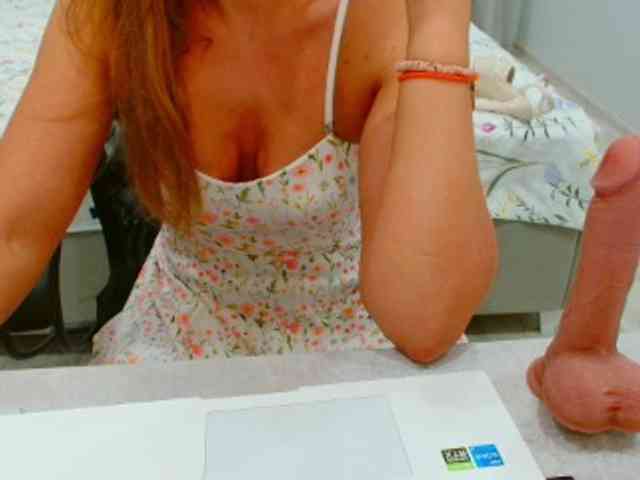 JuicyGloss webcam