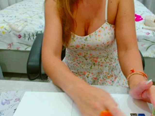 JuicyGloss webcam