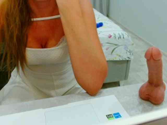 JuicyGloss webcam