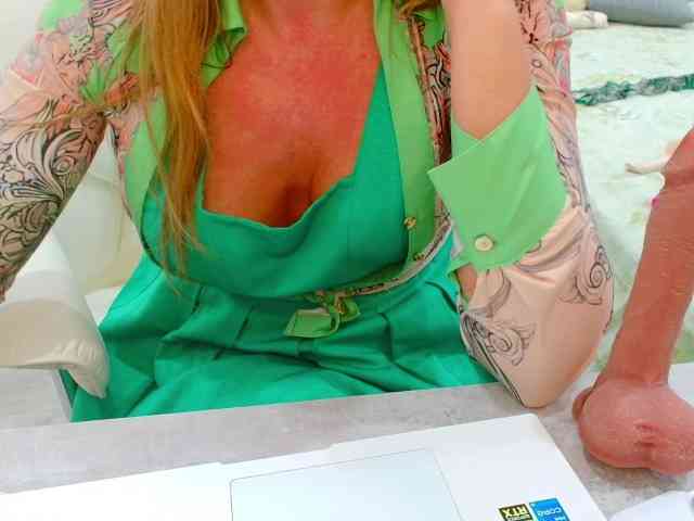 JuicyGloss webcam
