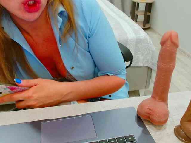 JuicyGloss webcam